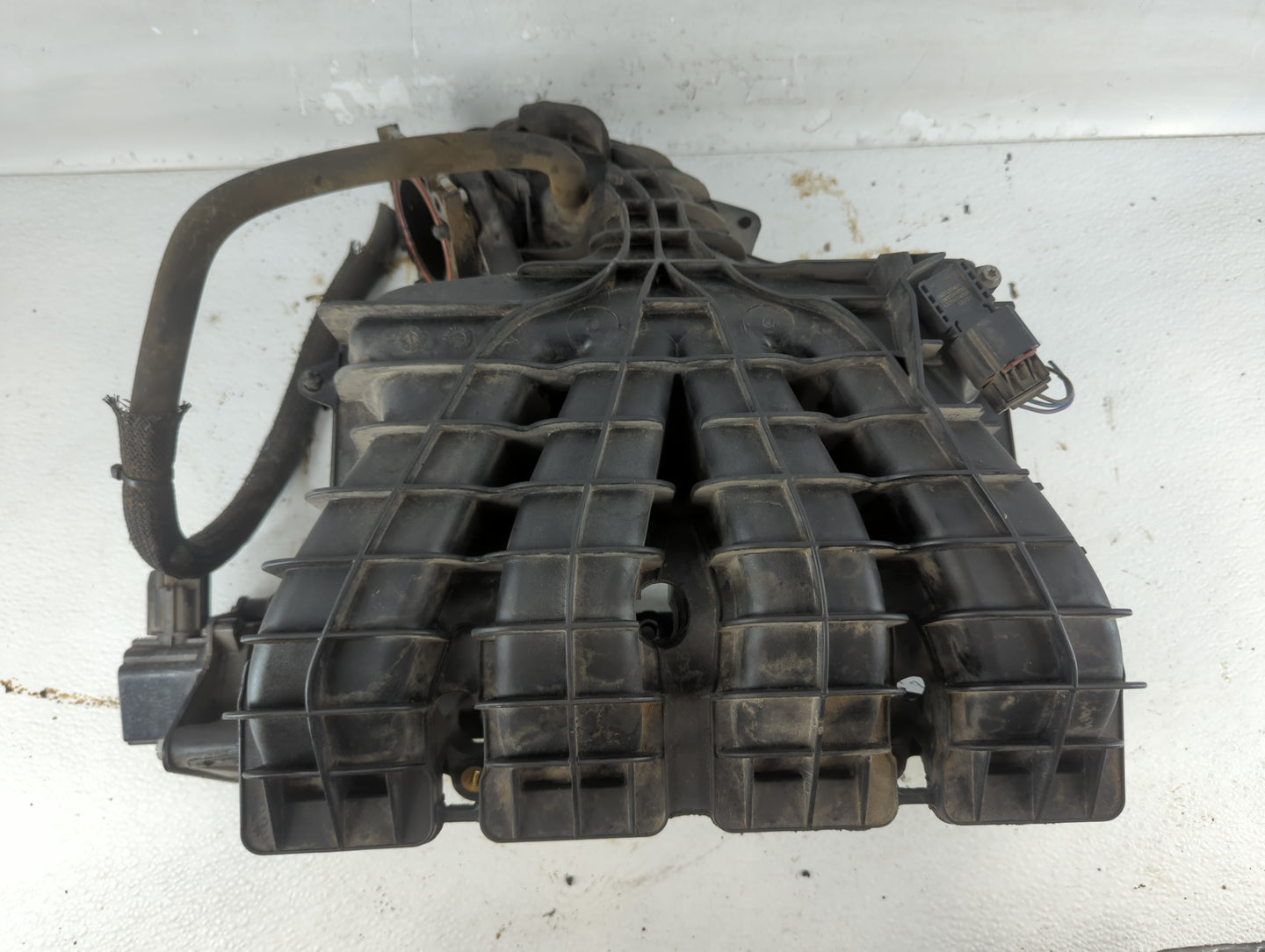 1999-2000 Chevrolet Cavalier Air Intake Manifold Fits Fits 1999 2000 OEM Used Auto Parts - Oemusedautoparts1.com