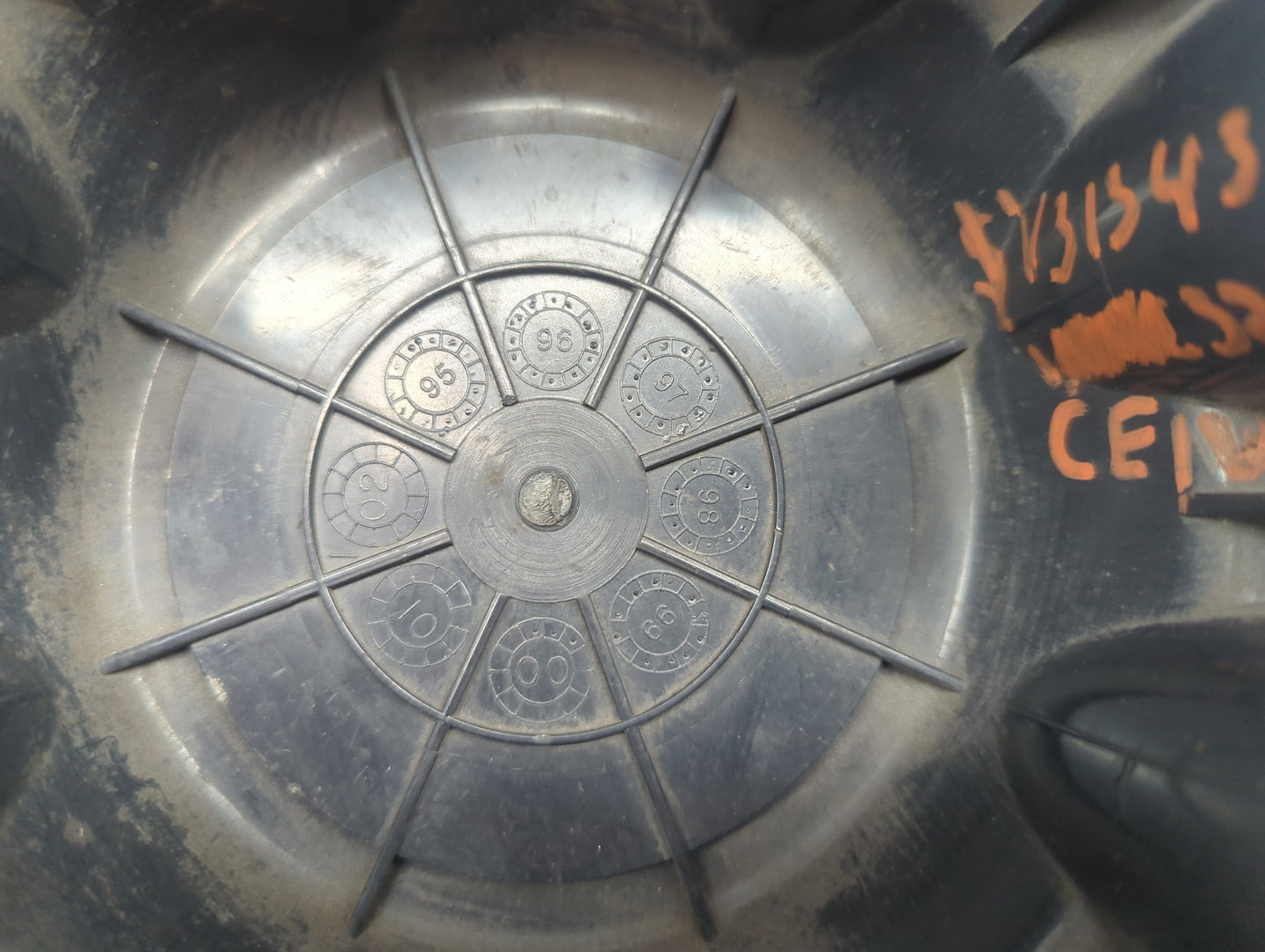 2000 Chevrolet Ct2500 Rim Wheel Center Cap Black - Oemusedautoparts1.com