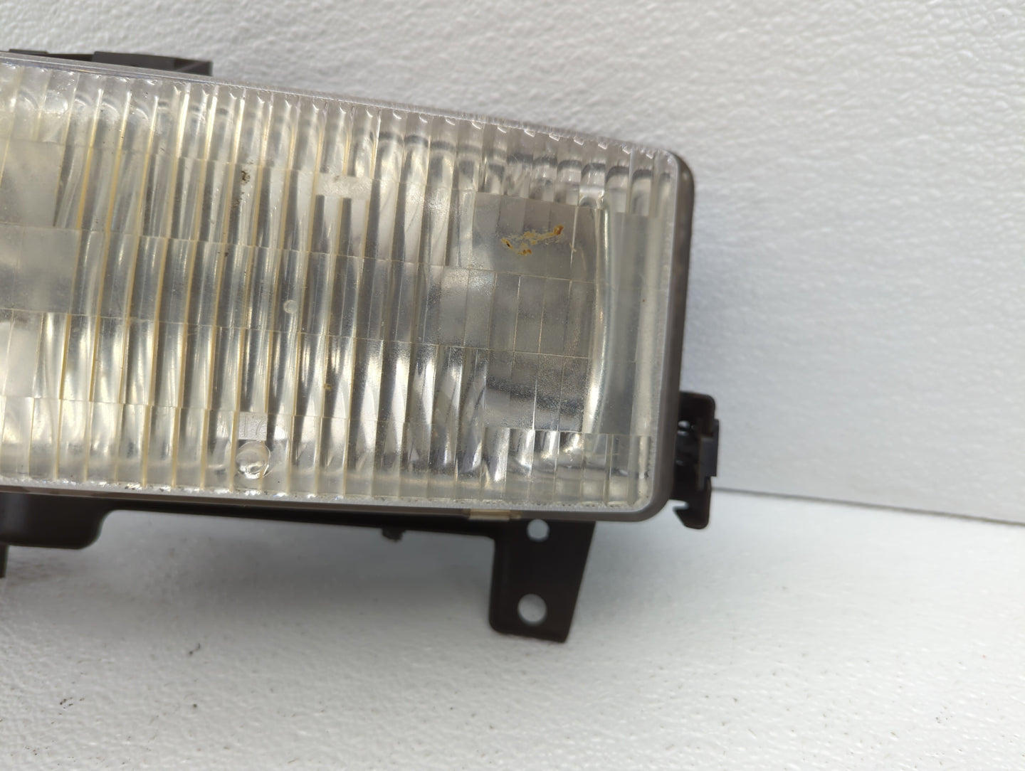 1996 Chevrolet Express 3500 Driver Left Oem Head Light Headlight Lamp - Oemusedautoparts1.com