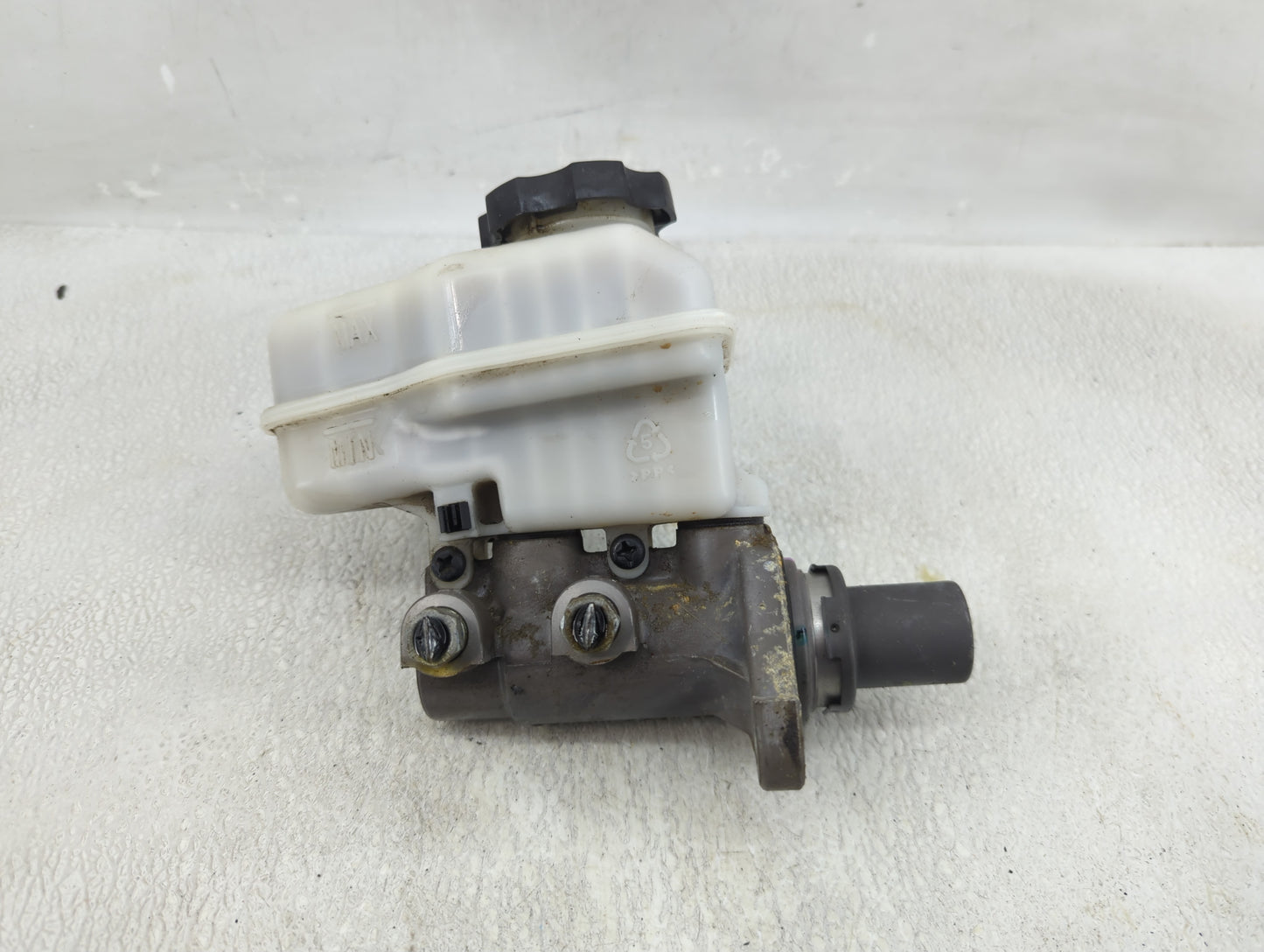 2009-2016 Chevrolet Impala Brake Master Cylinder - Oemusedautoparts1.com