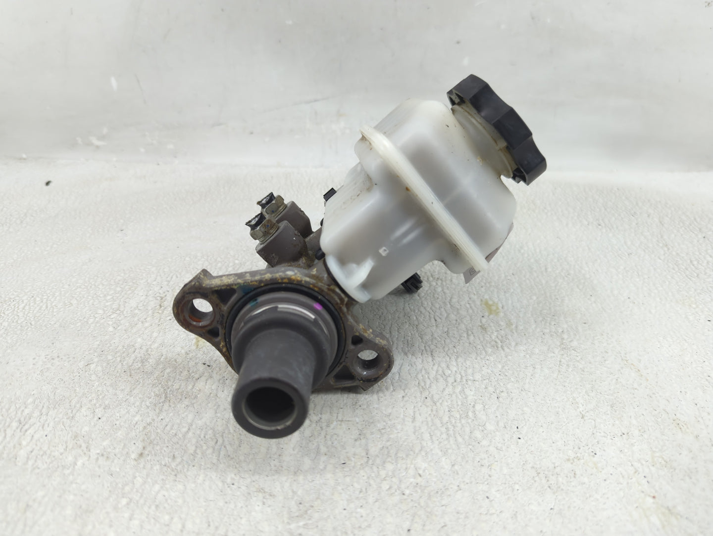 2009-2016 Chevrolet Impala Brake Master Cylinder - Oemusedautoparts1.com