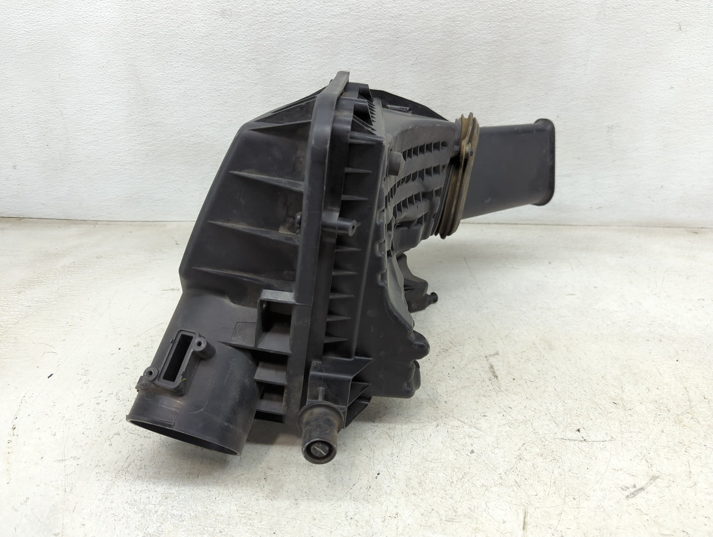 2000-2005 Chevrolet Impala Air Cleaner Intake-duct Hose Tube 1432809 - Oemusedautoparts1.com