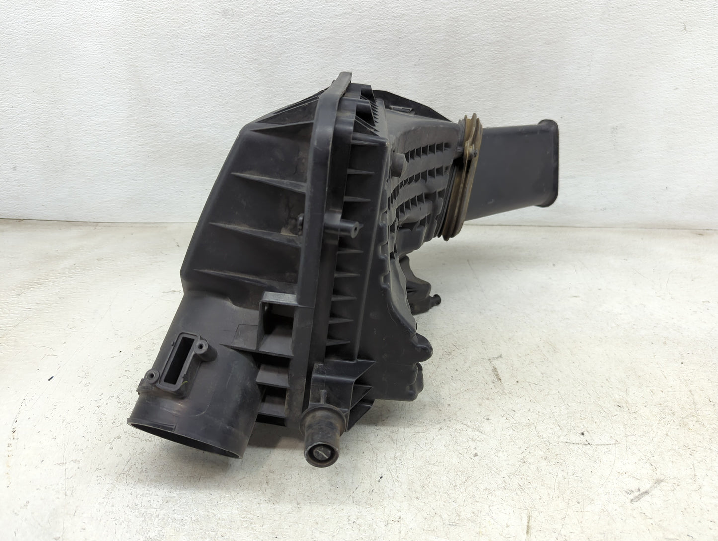2000-2005 Chevrolet Impala Air Cleaner Intake-duct Hose Tube 1432809 - Oemusedautoparts1.com