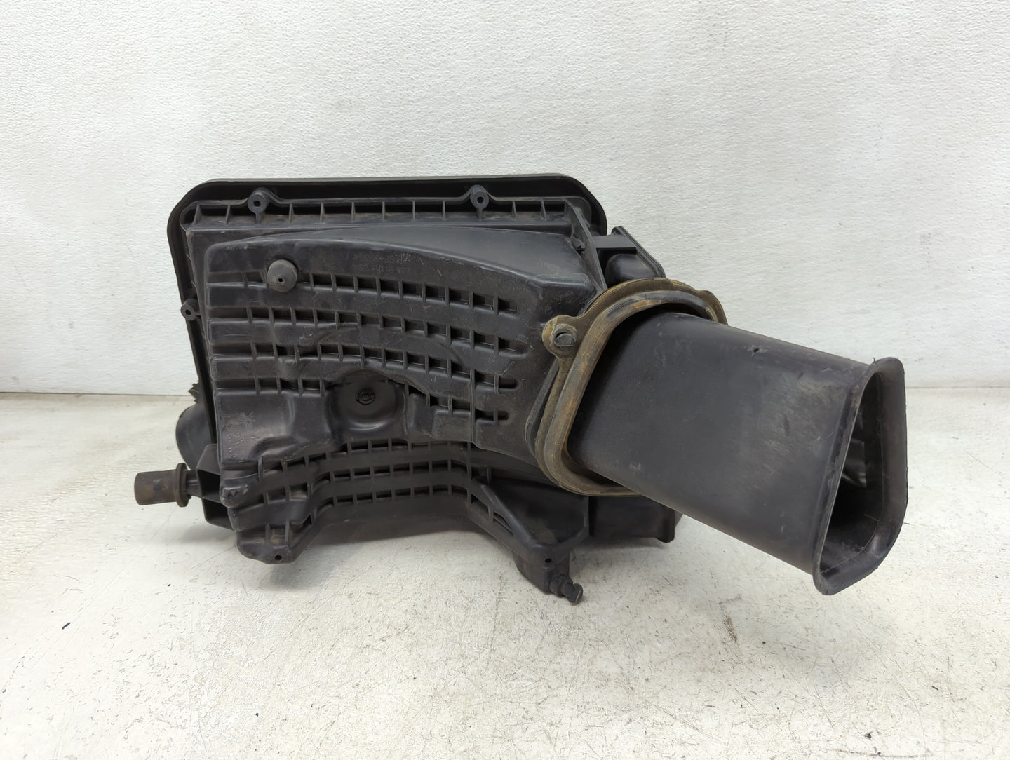 2000-2005 Chevrolet Impala Air Cleaner Intake-duct Hose Tube 1432809 - Oemusedautoparts1.com