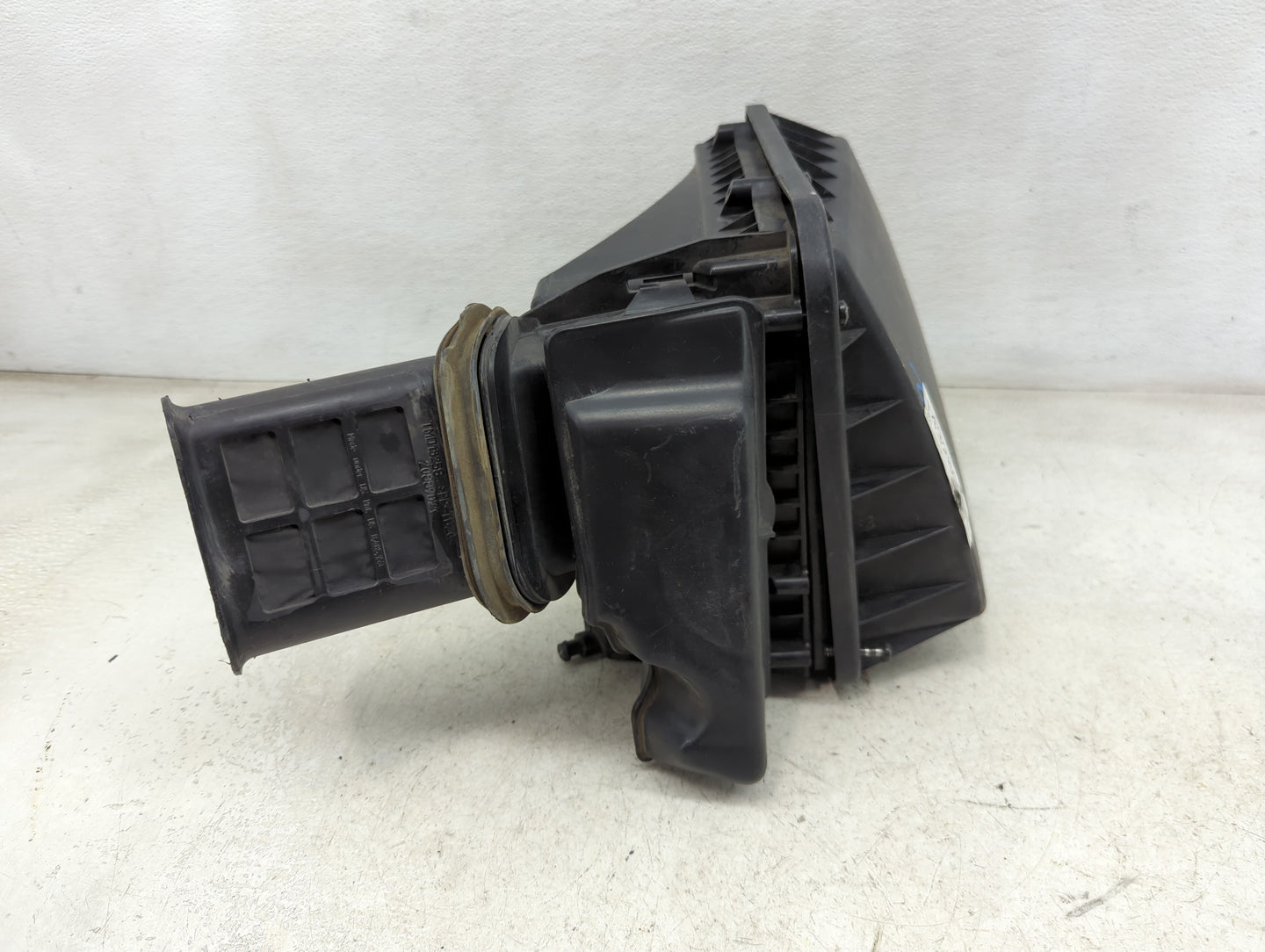 2000-2005 Chevrolet Impala Air Cleaner Intake-duct Hose Tube 1432809 - Oemusedautoparts1.com