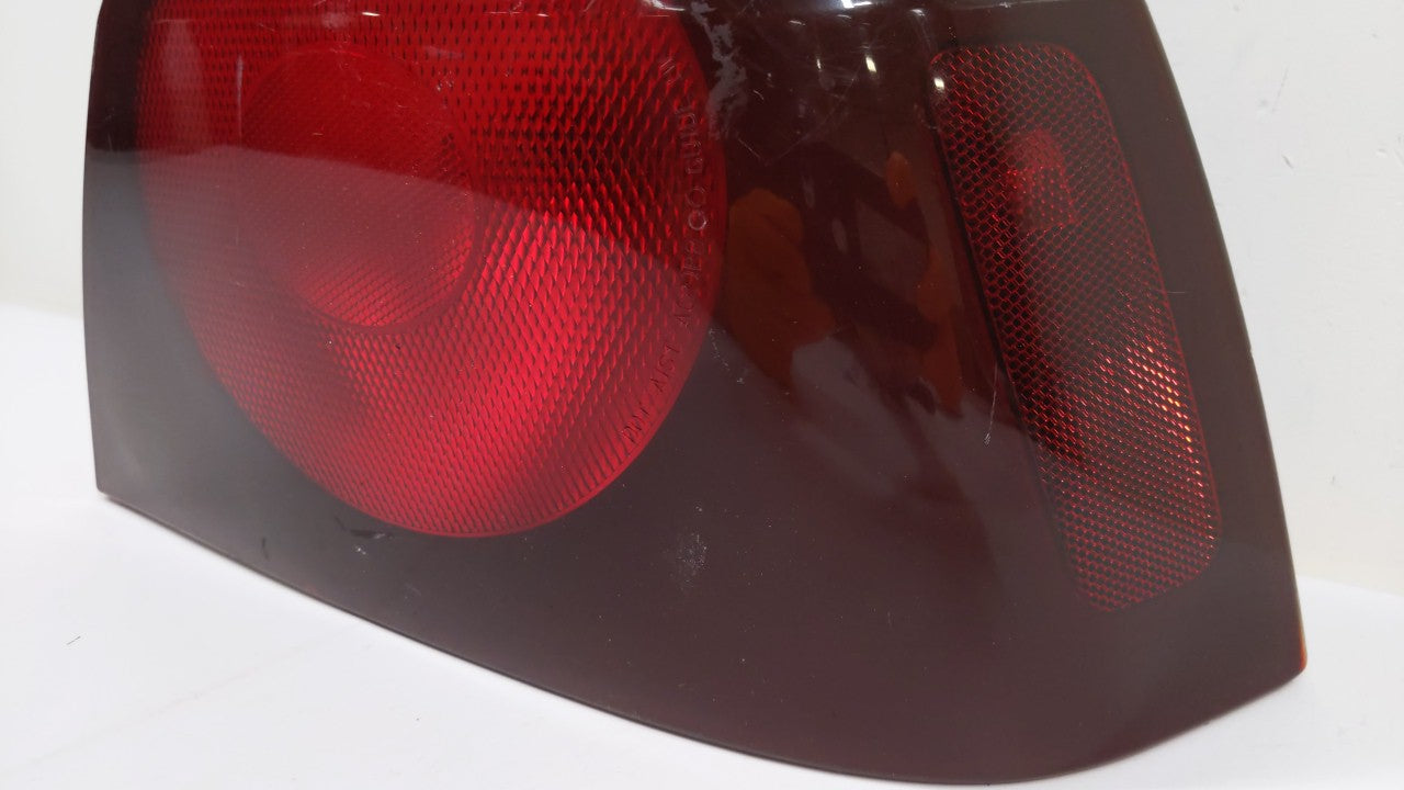 2000-2004 Chevrolet Impala Tail Light Assembly Passenger Right OEM P/N:16525261 16525262 Fits Fits 2000 2001 2002 2003 2004 