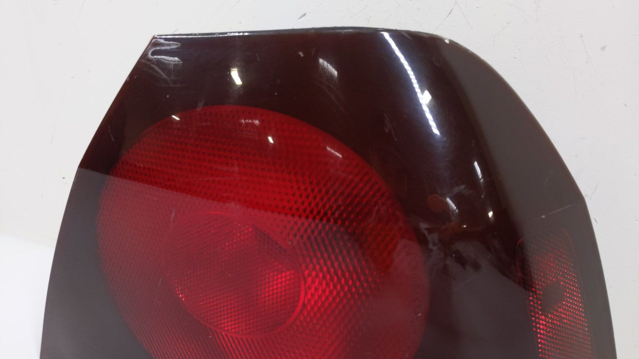 2000-2004 Chevrolet Impala Tail Light Assembly Passenger Right OEM P/N:16525261 16525262 Fits Fits 2000 2001 2002 2003 2004 