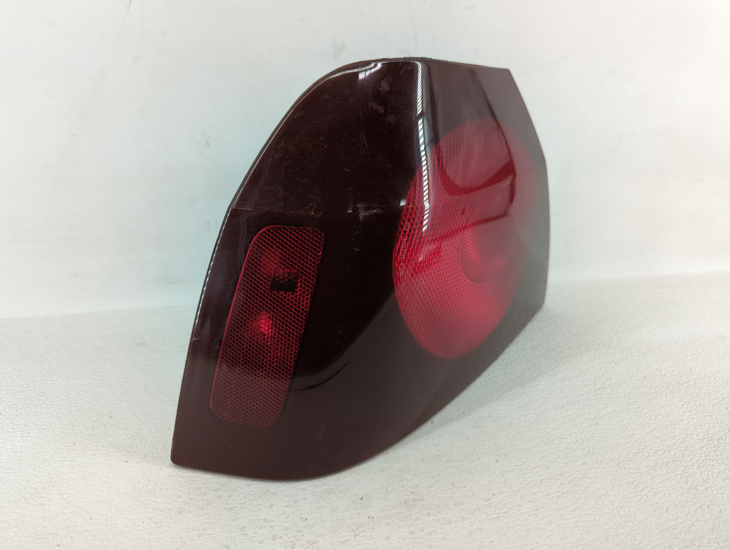 2000-2004 Chevrolet Impala Tail Light Assembly Driver Left OEM P/N:16525261 Fits Fits 2000 2001 2002 2003 2004 OEM Used Auto