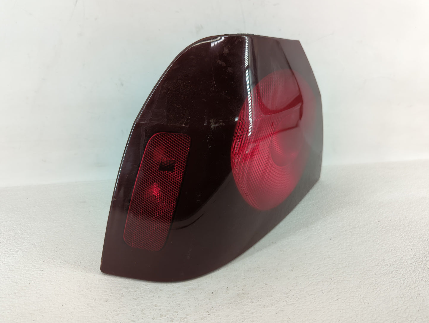 2000-2004 Chevrolet Impala Tail Light Assembly Driver Left OEM P/N:16525261 Fits Fits 2000 2001 2002 2003 2004 OEM Used Auto