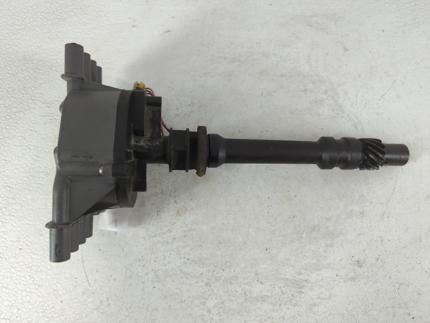 2000 Chevrolet K3500 Engine Ignition Distributor OEM Fits Fits 1996 1997 1998 1999 2001 2002 OEM Used Auto Parts - Oemusedau