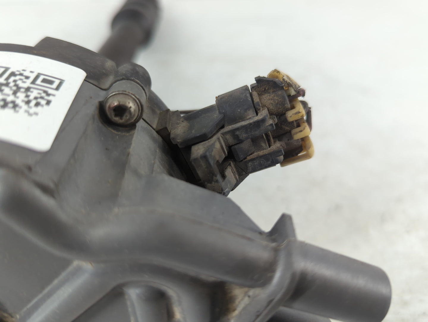 2000 Chevrolet K3500 Engine Ignition Distributor OEM Fits Fits 1996 1997 1998 1999 2001 2002 OEM Used Auto Parts - Oemusedau