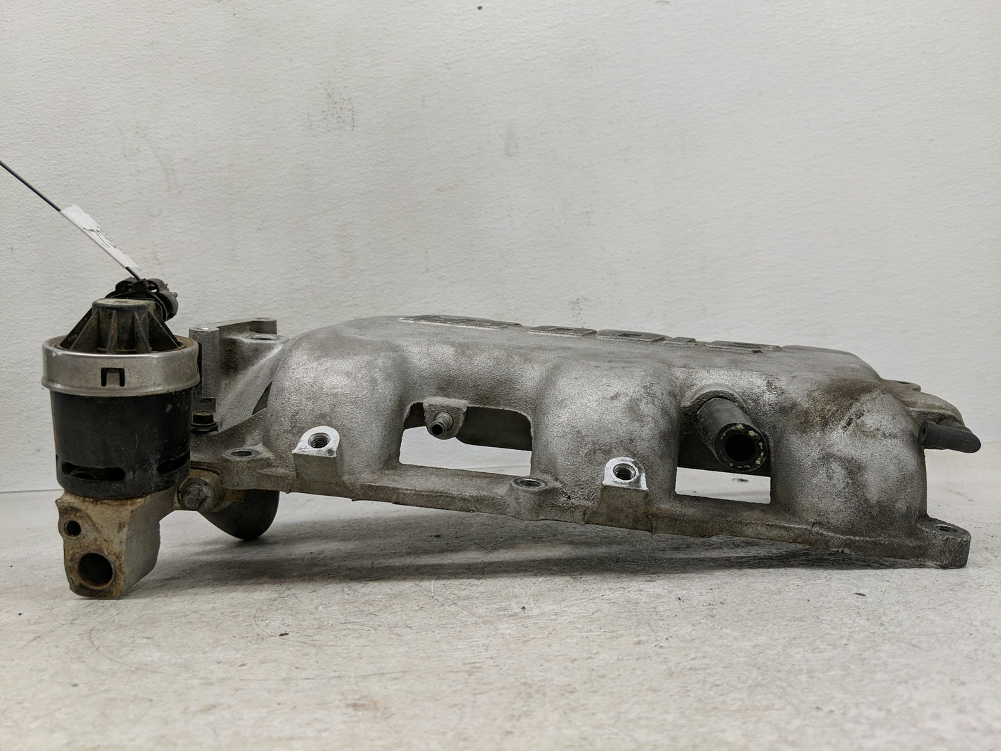2000-2001 Chevrolet Lumina Air Intake Manifold P/N:12564563 Fits Fits 2000 2001 2002 2003 2004 2005 OEM Used Auto Parts - Oe