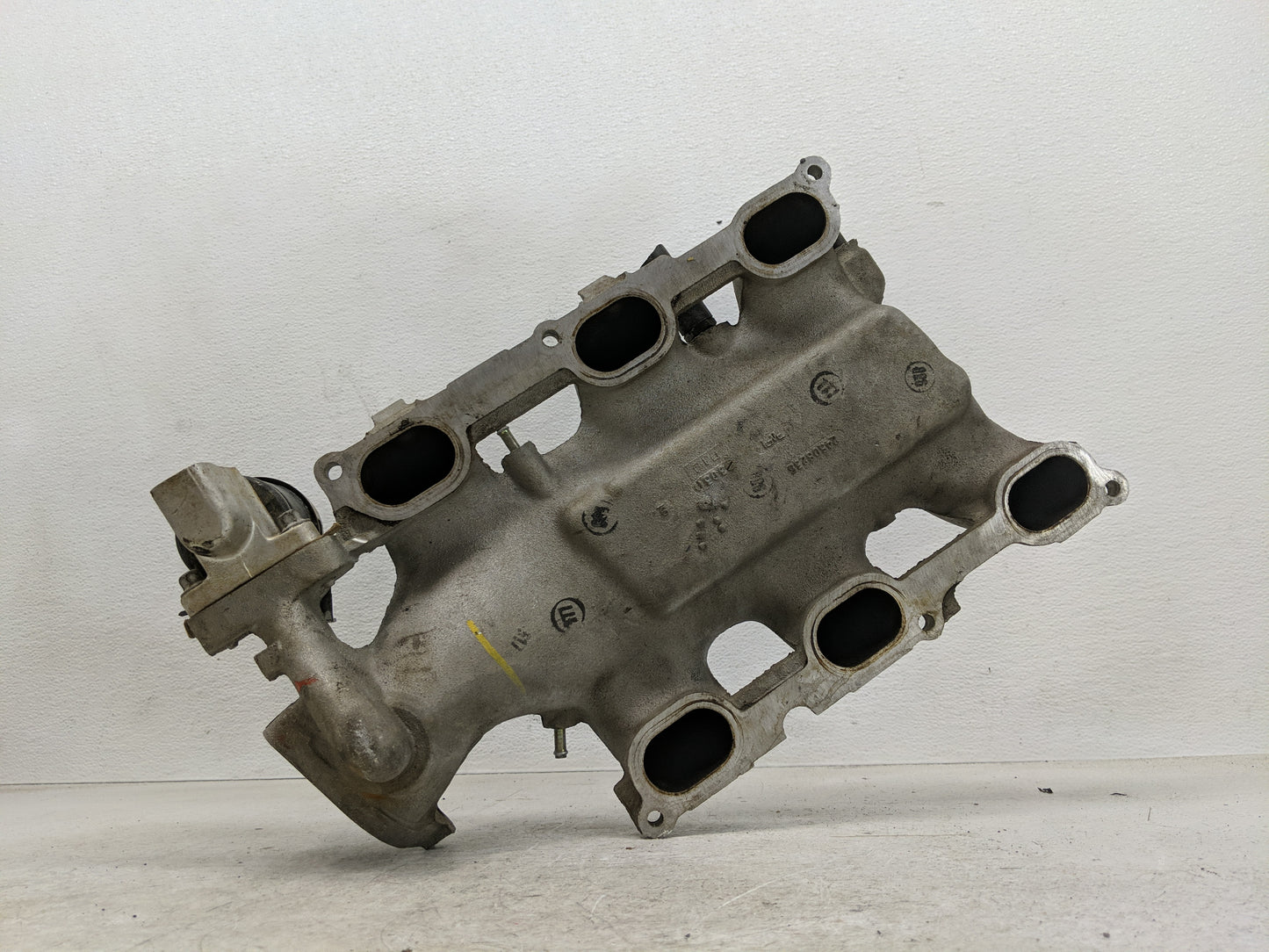2000-2001 Chevrolet Lumina Air Intake Manifold P/N:12564563 Fits Fits 2000 2001 2002 2003 2004 2005 OEM Used Auto Parts - Oe
