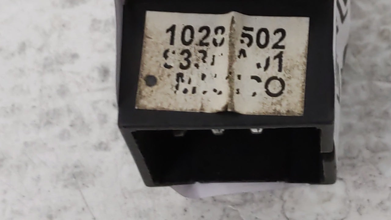 2000 Chevrolet Monte Carlo Passeneger Right Power Window Switch - Oemusedautoparts1.com