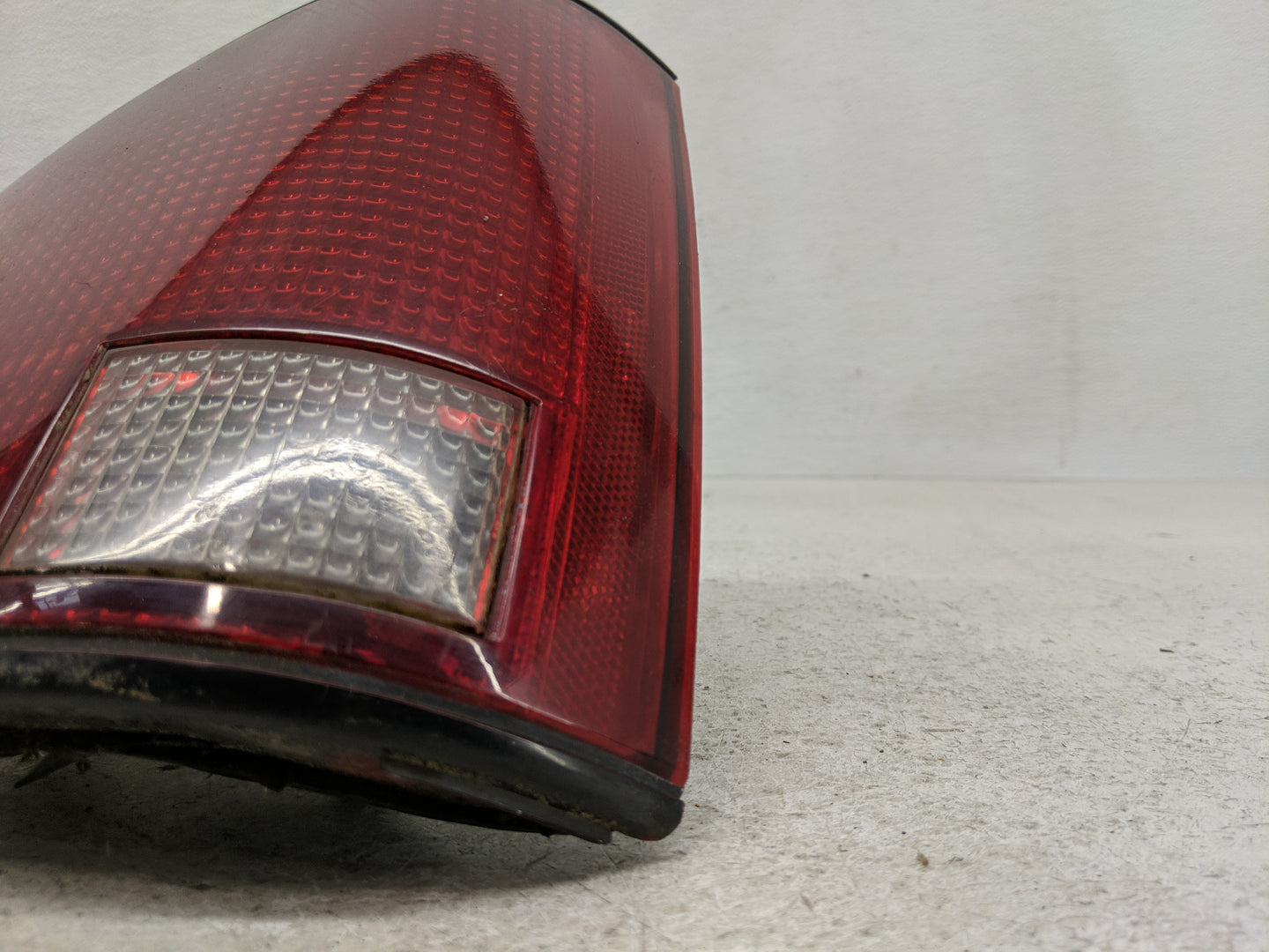 1994-2003 Chevrolet S10 Tail Light Assembly Driver Left OEM Fits Fits 1994 1995 1996 1997 1998 1999 2000 2001 2002 2003 OEM 