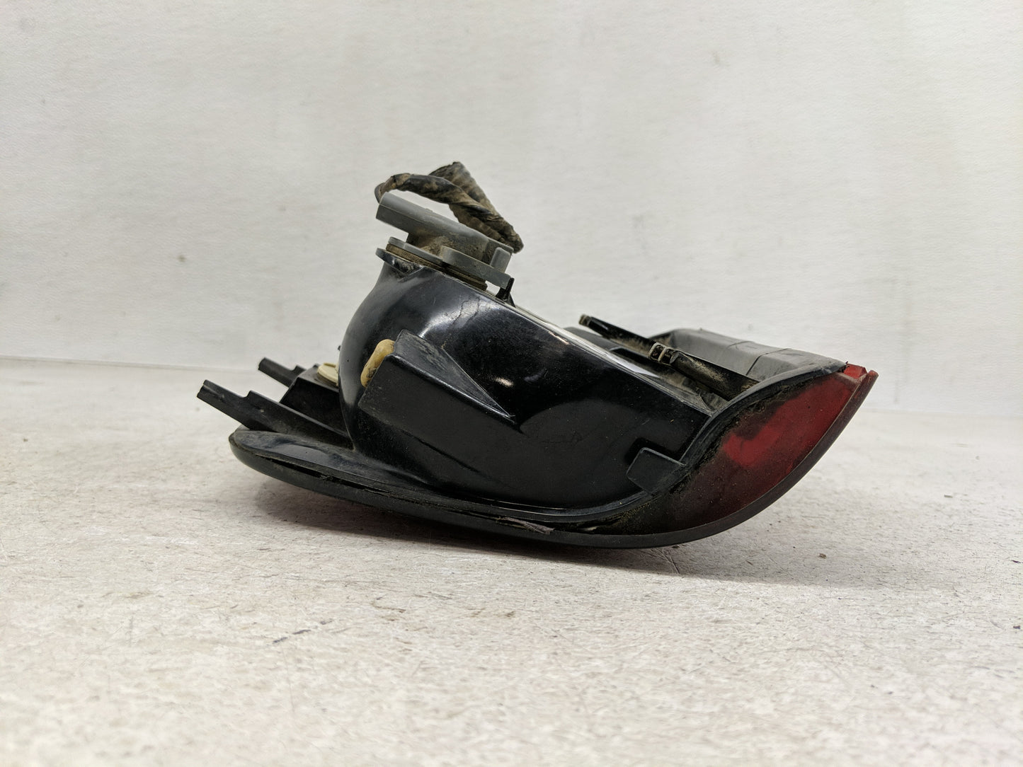 1994-2003 Chevrolet S10 Tail Light Assembly Driver Left OEM Fits Fits 1994 1995 1996 1997 1998 1999 2000 2001 2002 2003 OEM 