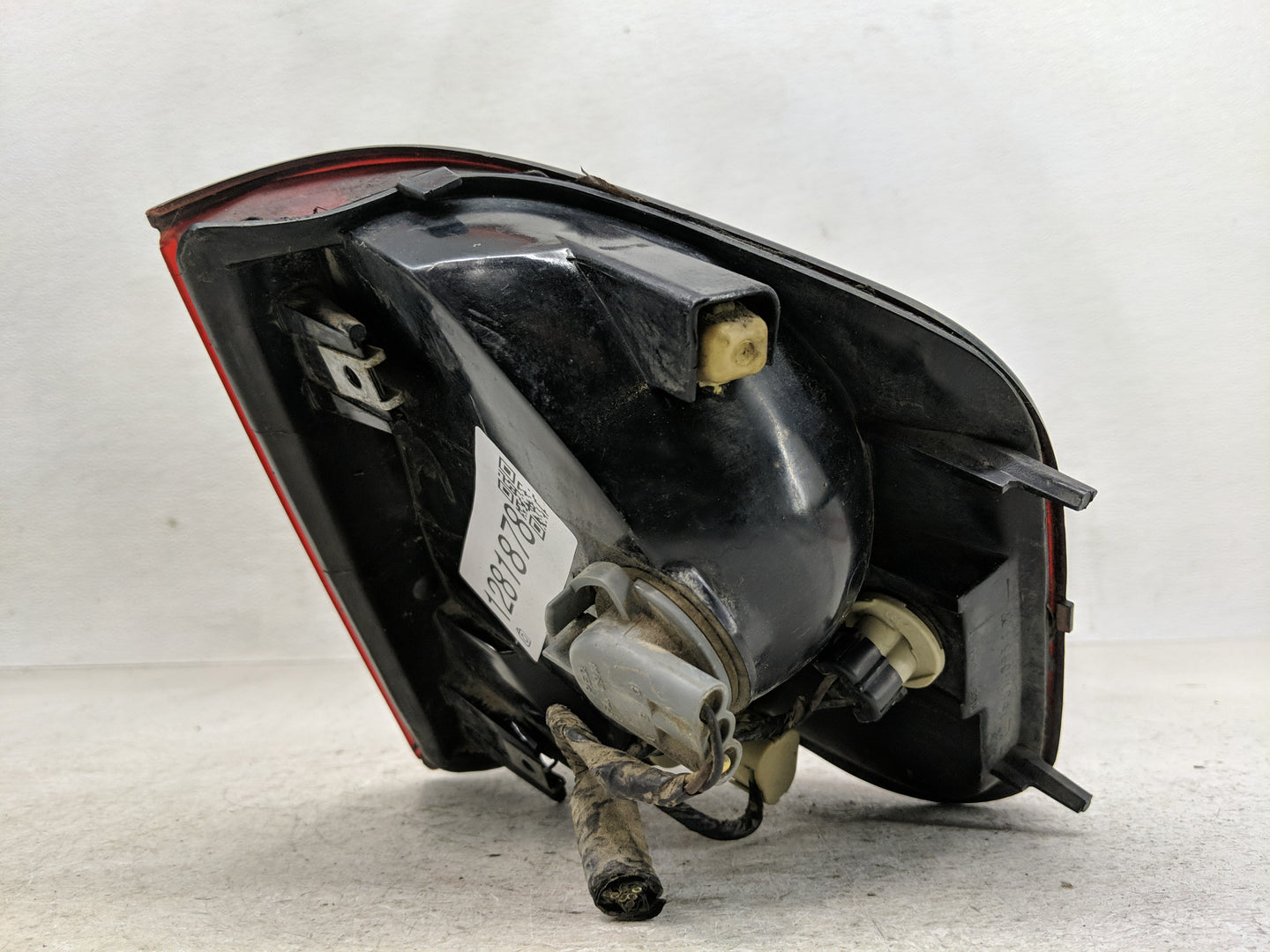 1994-2003 Chevrolet S10 Tail Light Assembly Driver Left OEM Fits Fits 1994 1995 1996 1997 1998 1999 2000 2001 2002 2003 OEM 