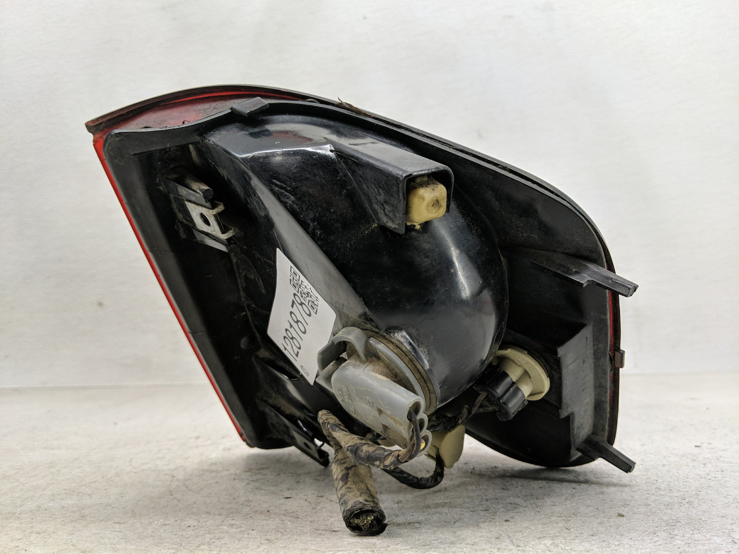 1994-2003 Chevrolet S10 Tail Light Assembly Driver Left OEM Fits Fits 1994 1995 1996 1997 1998 1999 2000 2001 2002 2003 OEM 