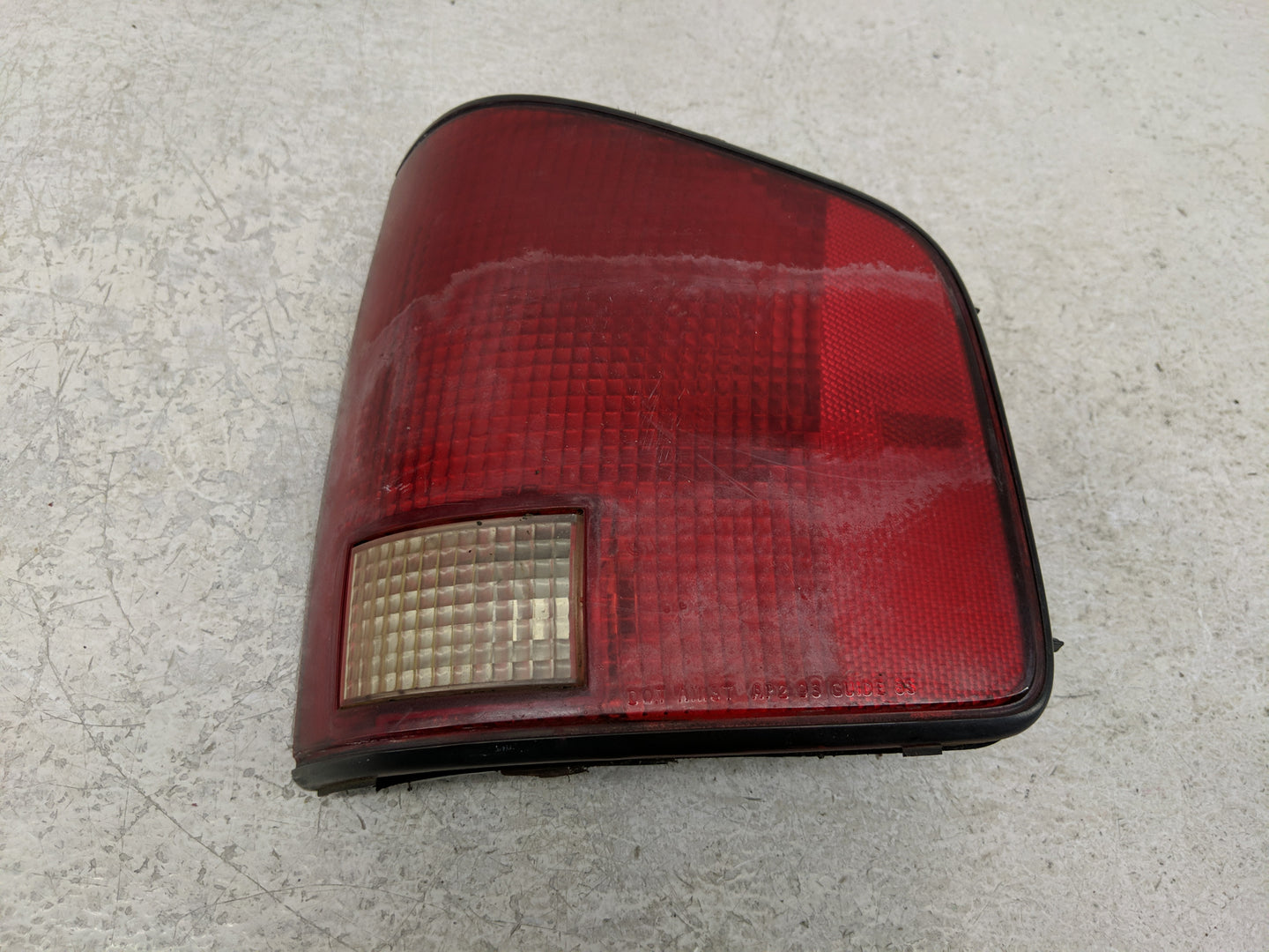 1994-2003 Chevrolet S10 Tail Light Assembly Passenger Right OEM P/N:16516094 2 Fits OEM Used Auto Parts - Oemusedautoparts1.