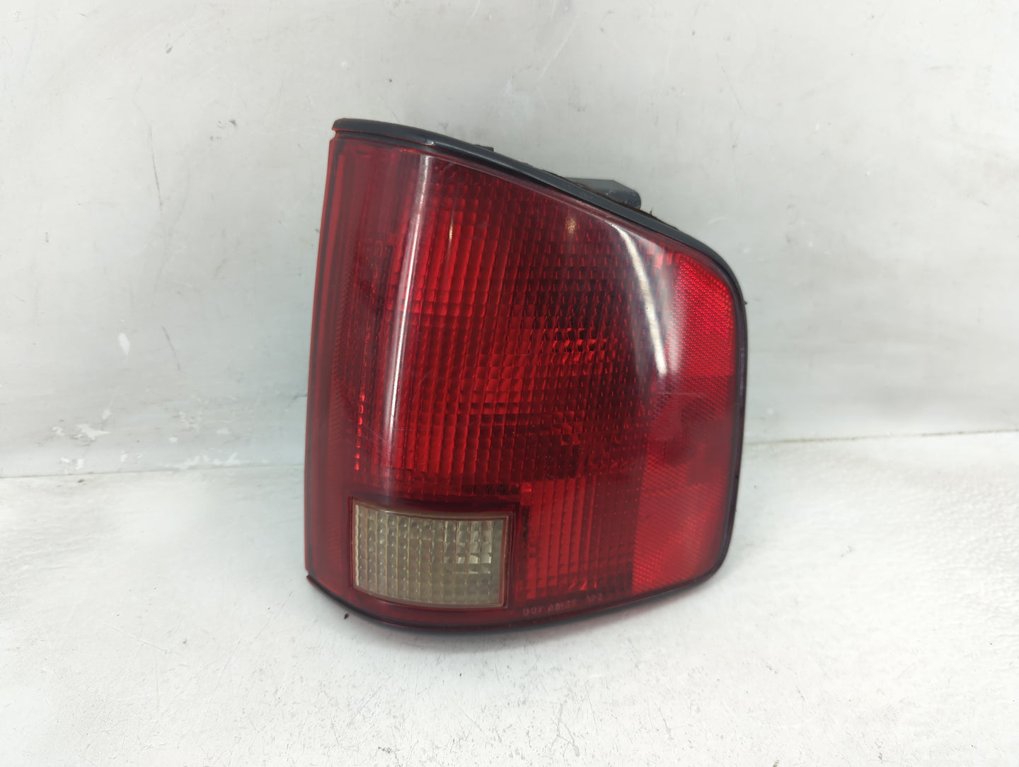 1994-2003 Chevrolet S10 Tail Light Assembly Passenger Right OEM P/N:16516094 2 Fits OEM Used Auto Parts - Oemusedautoparts1.