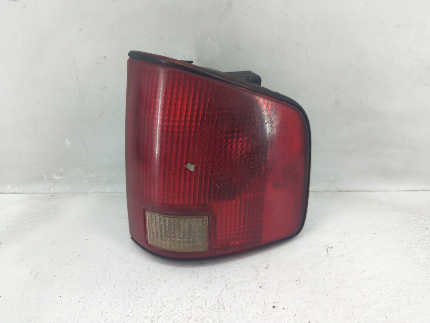 1994-2003 Chevrolet S10 Tail Light Assembly Passenger Right OEM P/N:16516094 2 Fits OEM Used Auto Parts - Oemusedautoparts1.
