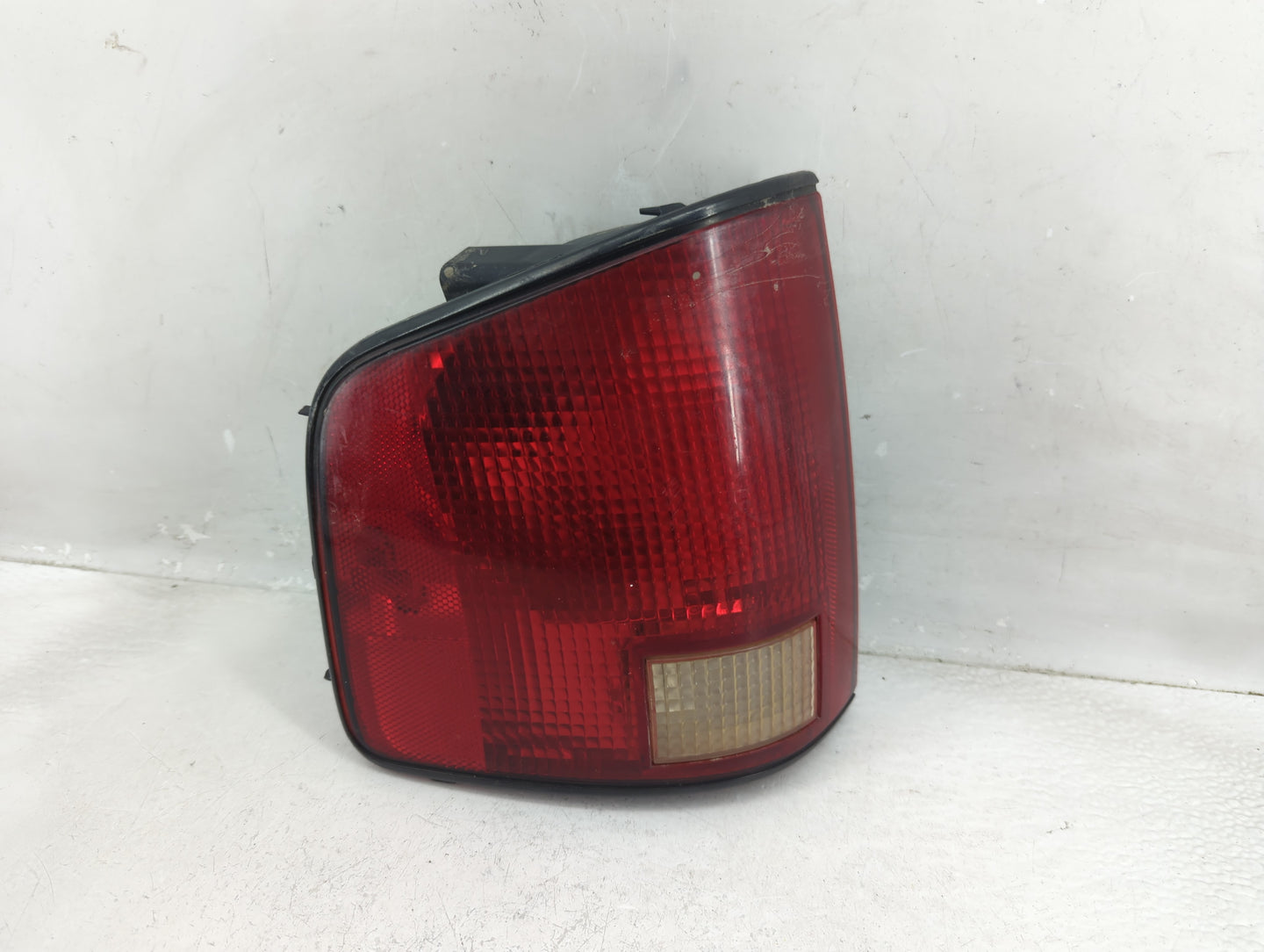 1994-2003 Chevrolet S10 Tail Light Assembly Driver Left OEM P/N:16516093 1 27 Fits OEM Used Auto Parts - Oemusedautoparts1.c