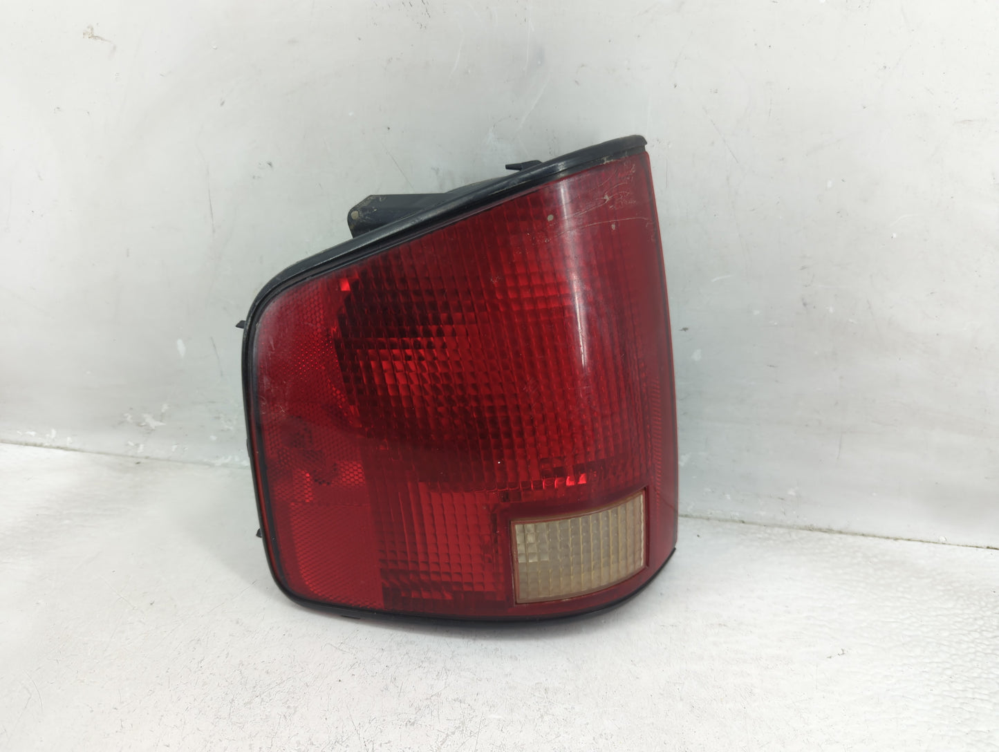 1994-2003 Chevrolet S10 Tail Light Assembly Driver Left OEM P/N:16516093 1 27 Fits OEM Used Auto Parts - Oemusedautoparts1.c