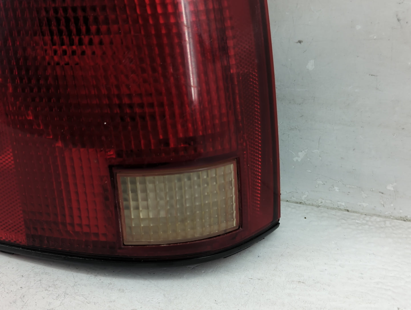 1994-2003 Chevrolet S10 Tail Light Assembly Driver Left OEM P/N:16516093 1 27 Fits OEM Used Auto Parts - Oemusedautoparts1.c