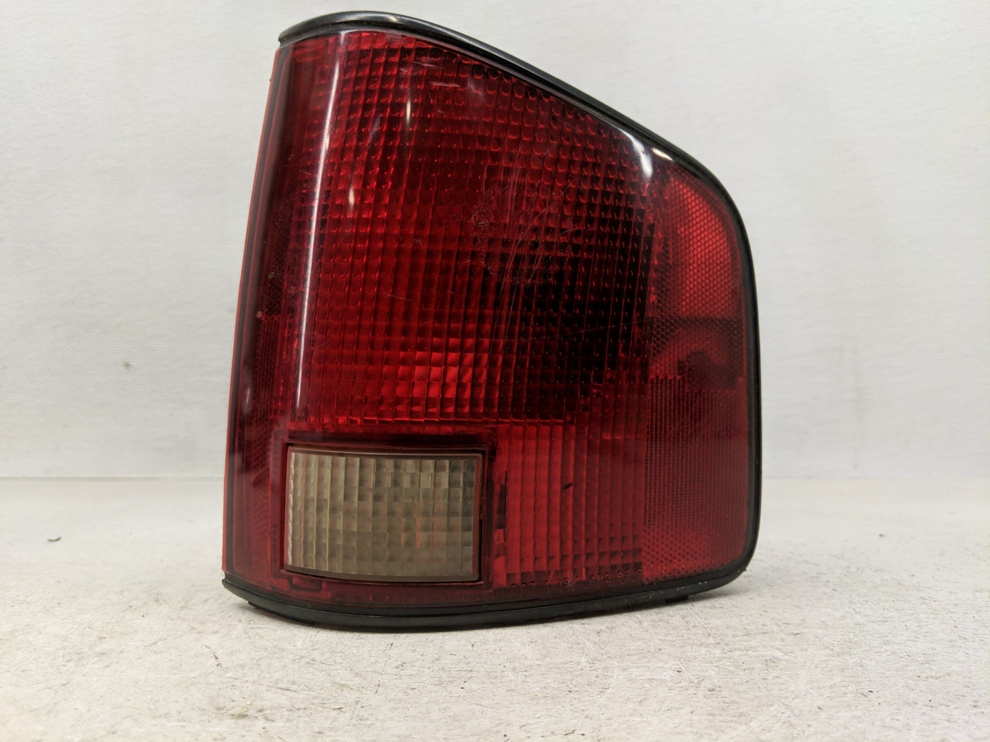 1994-2003 Chevrolet S10 Tail Light Assembly Passenger Right OEM P/N:16516094 2 Fits OEM Used Auto Parts - Oemusedautoparts1.