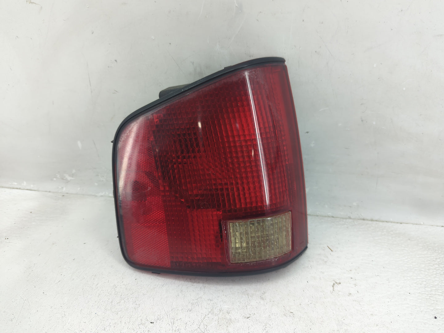 1994-2003 Chevrolet S10 Tail Light Assembly Driver Left OEM P/N:16516093 Fits OEM Used Auto Parts - Oemusedautoparts1.com