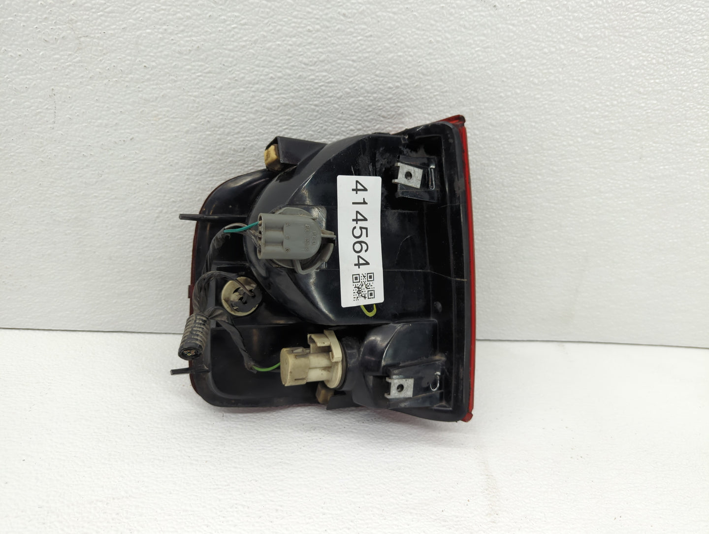 2000 Chevrolet S10 Tail Light Assembly Driver Left OEM P/N:16516093 Fits Fits 1995 1996 1997 1998 1999 2001 2002 2003 2004 2