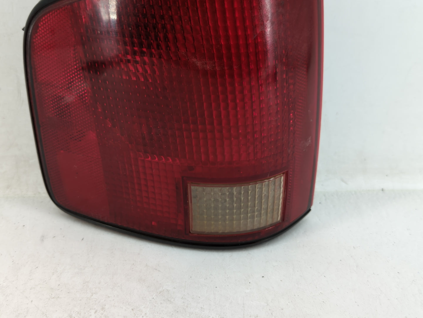 1994-2003 Chevrolet S10 Tail Light Assembly Driver Left OEM P/N:16516093 Fits OEM Used Auto Parts - Oemusedautoparts1.com