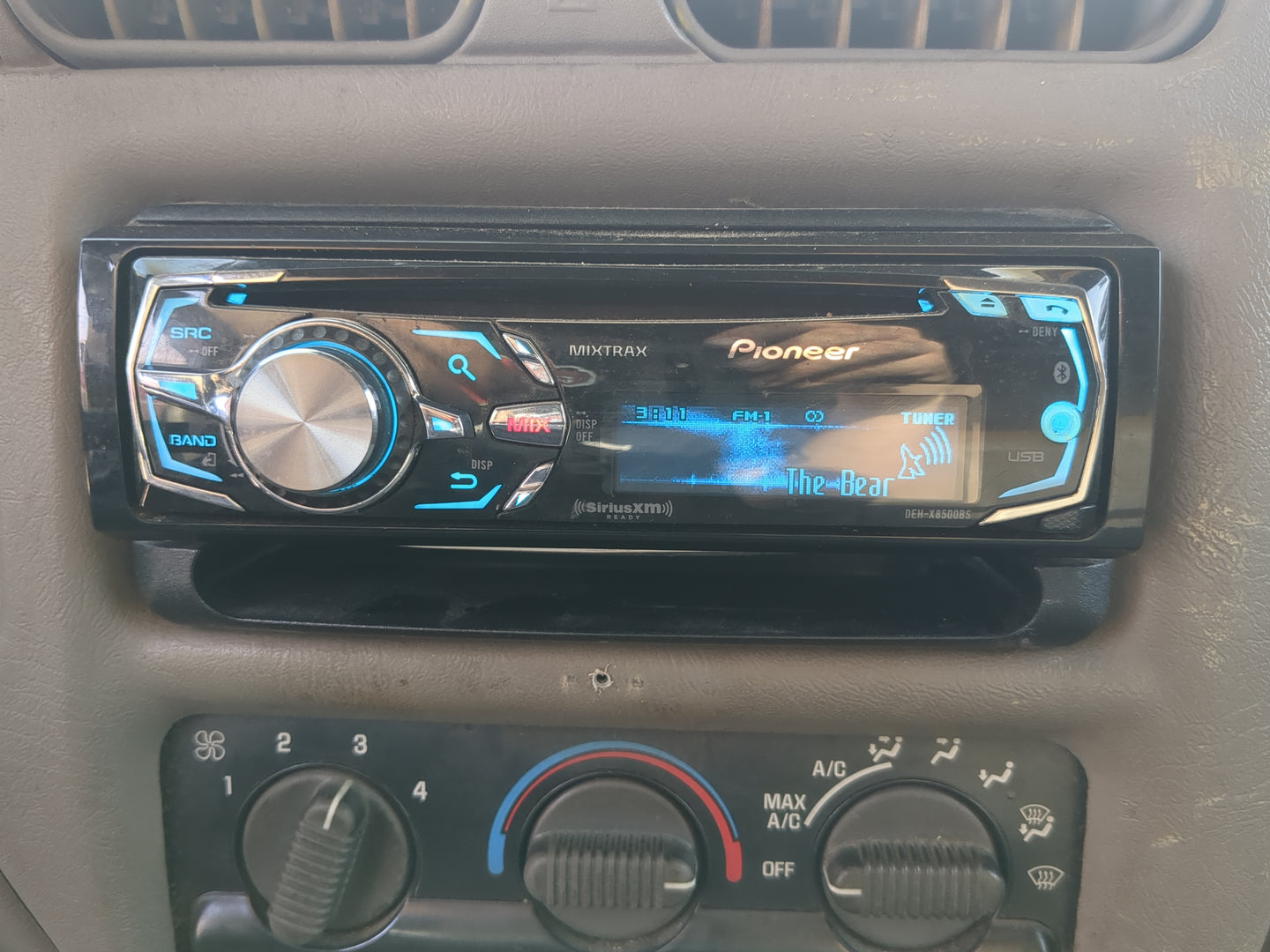 1998-2002 Chevrolet S10 Radio AM FM Cd Player Receiver Replacement Fits Fits 1996 1997 1998 1999 2000 2001 2002 OEM Used Aut