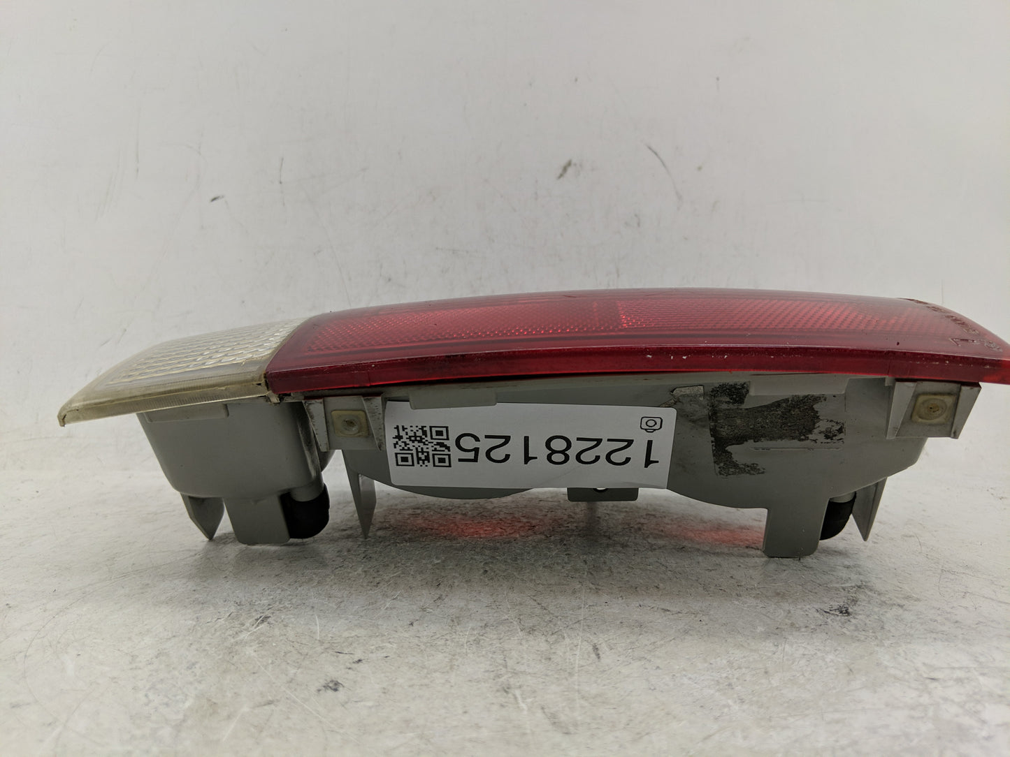 2000 Chevrolet S10 Blazer Tail Light Assembly Driver Left OEM P/N:16518499 Fits OEM Used Auto Parts - Oemusedautoparts1.com