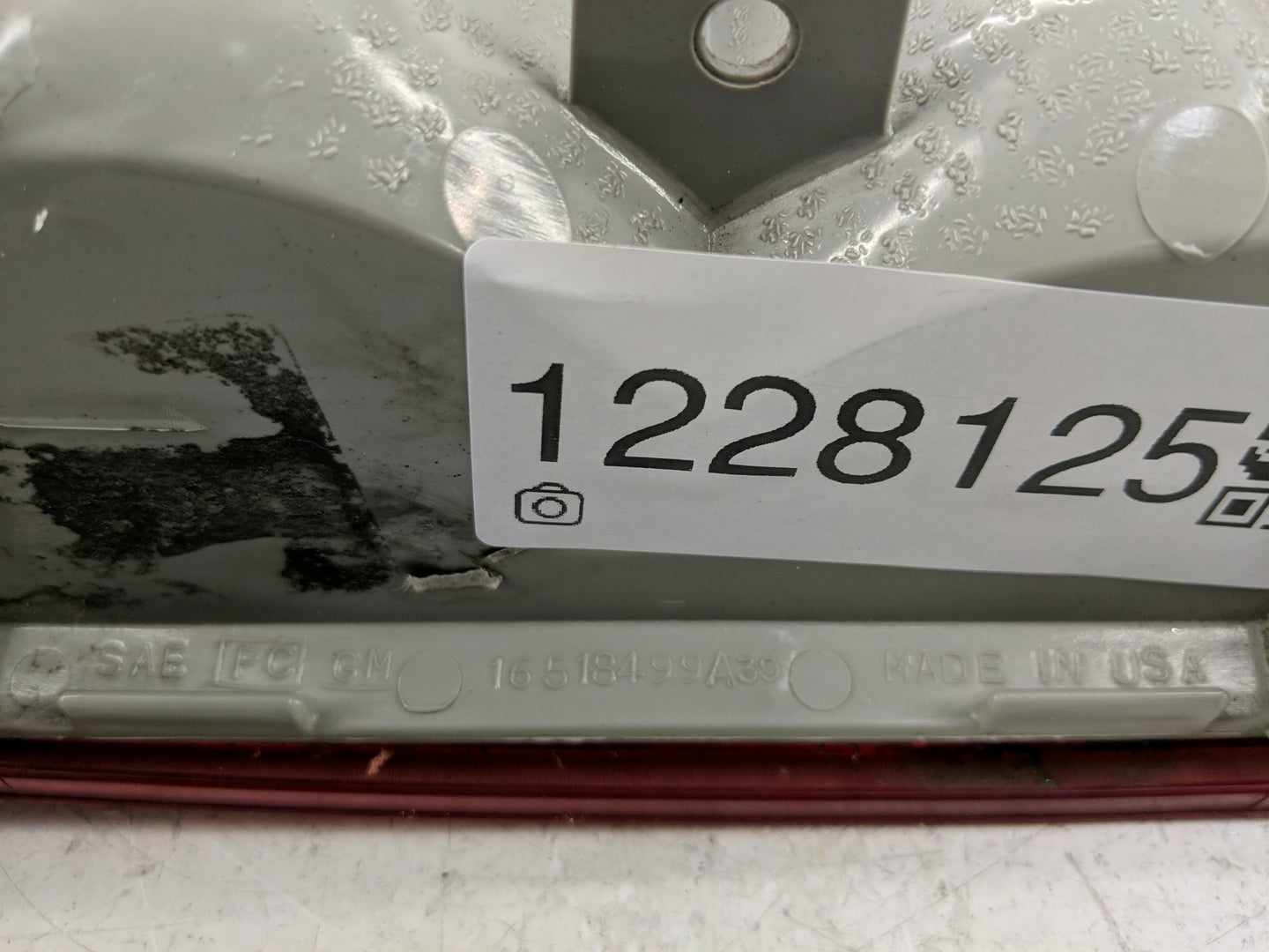2000 Chevrolet S10 Blazer Tail Light Assembly Driver Left OEM P/N:16518499 Fits OEM Used Auto Parts - Oemusedautoparts1.com