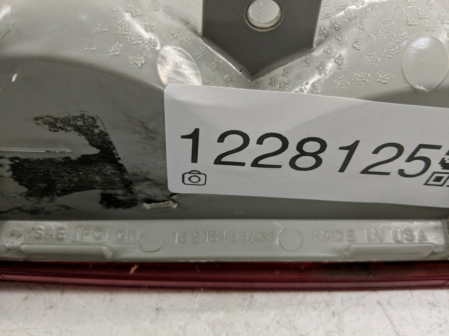 2000 Chevrolet S10 Blazer Tail Light Assembly Driver Left OEM P/N:16518499 Fits OEM Used Auto Parts - Oemusedautoparts1.com