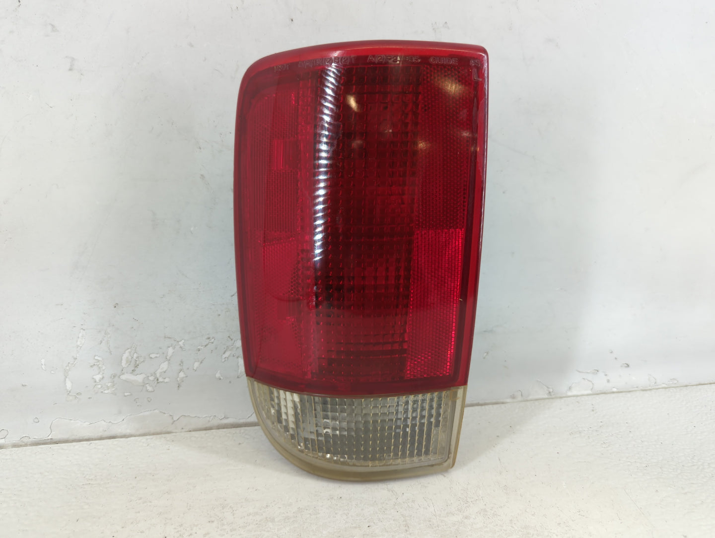 2000 Chevrolet S10 Blazer Tail Light Assembly Driver Left OEM P/N:16518499 Fits OEM Used Auto Parts - Oemusedautoparts1.com