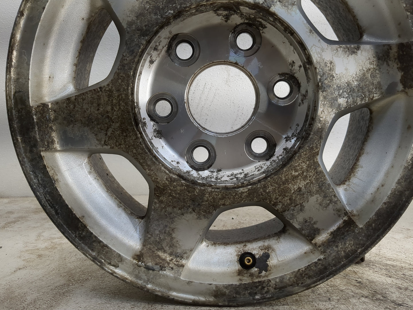 1999-2002 Chevrolet Silverado 1500 Oem Wheel Rim 1205149 - Oemusedautoparts1.com