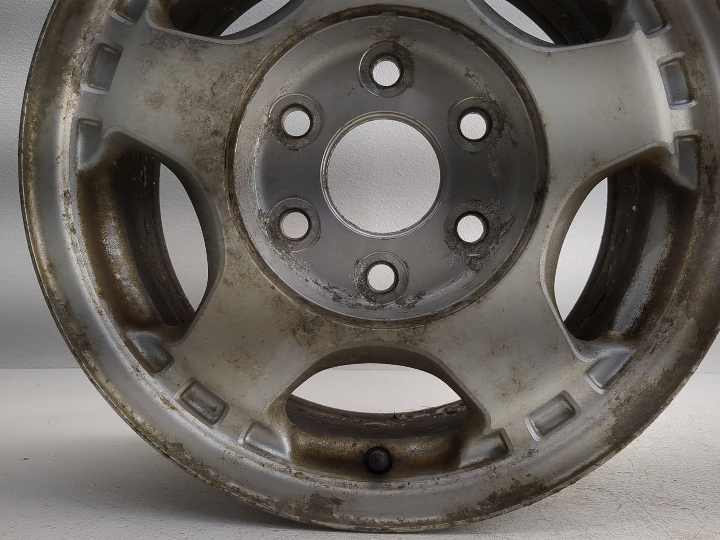 1999-2002 Chevrolet Silverado 1500 Oem Wheel Rim 1220934 - Oemusedautoparts1.com
