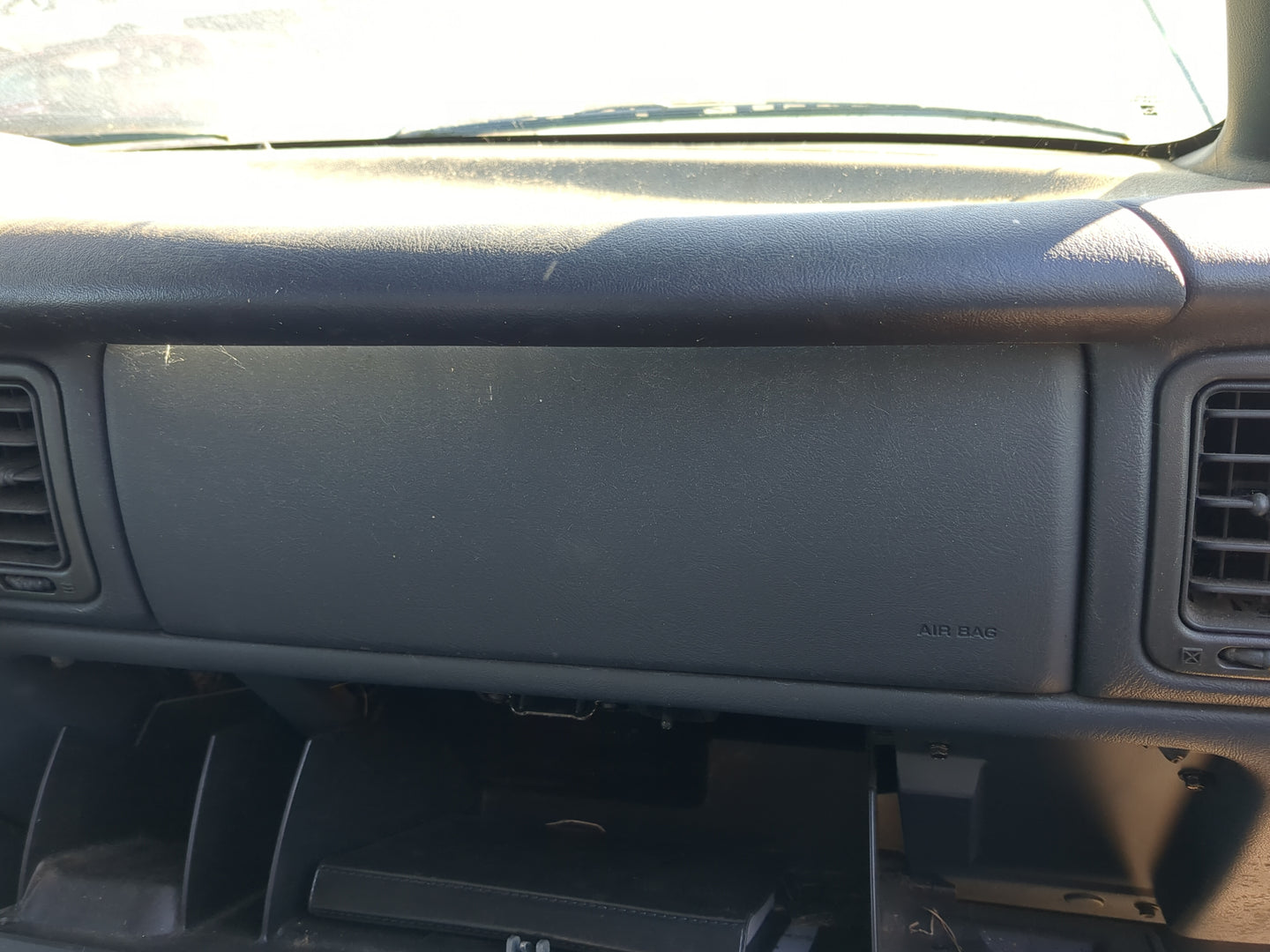 2000-2003 Chevrolet Silverado 1500 Air Bag Passenger Right Dashboard OEM Fits Fits 2000 2001 2002 2003 OEM Used Auto Parts -