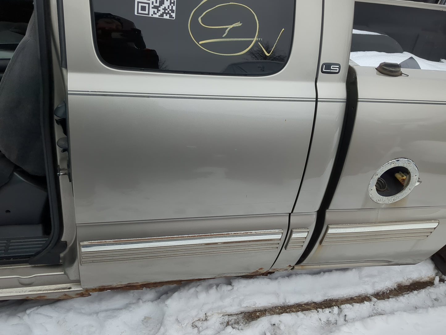 2000-2007 Chevrolet Silverado 1500 Driver Rear Door Oem 1250247 - Oemusedautoparts1.com