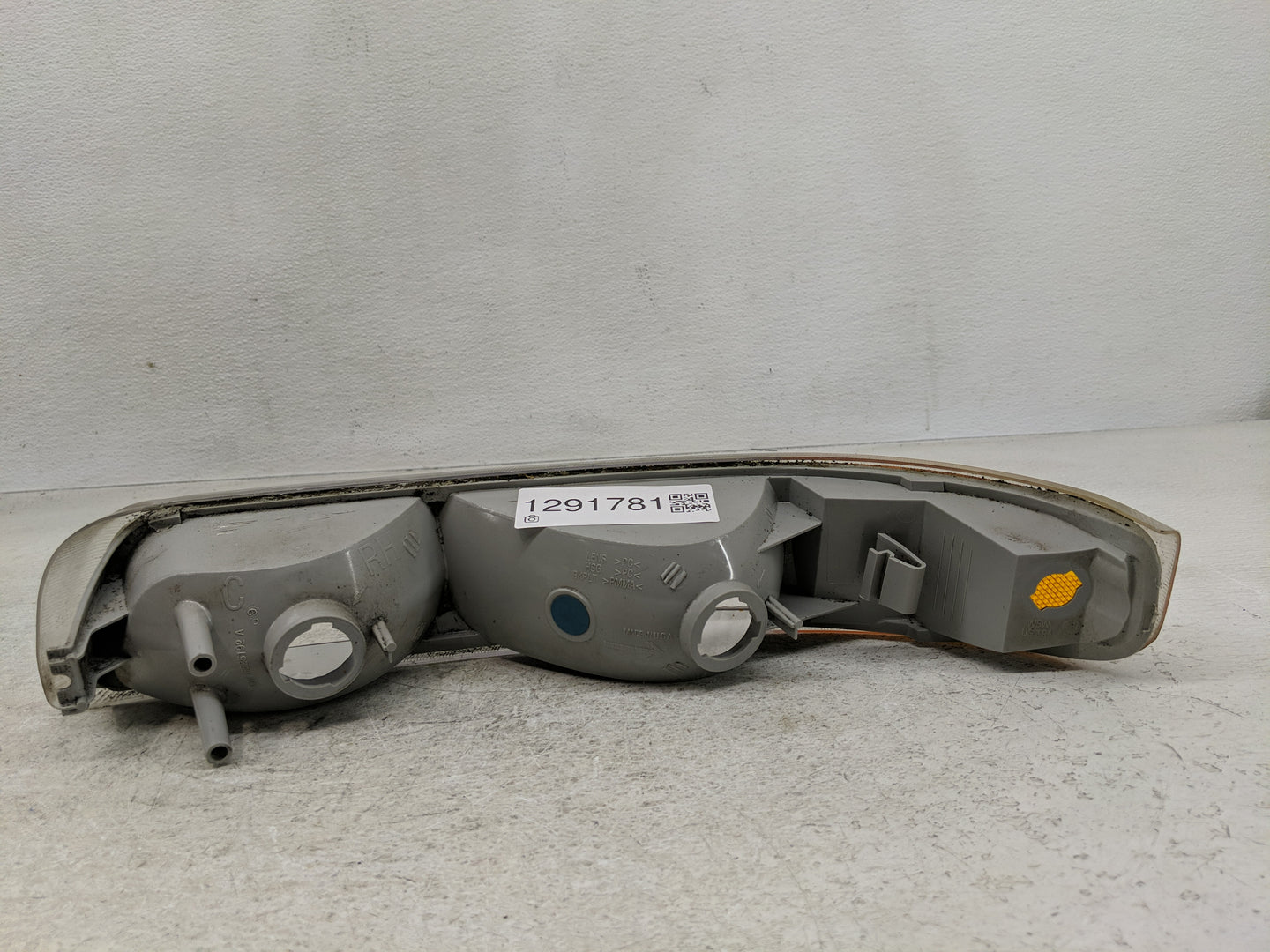 1999-2002 Chevrolet Silverado 1500 Passenger Right Oem Front Light Lamp - Oemusedautoparts1.com