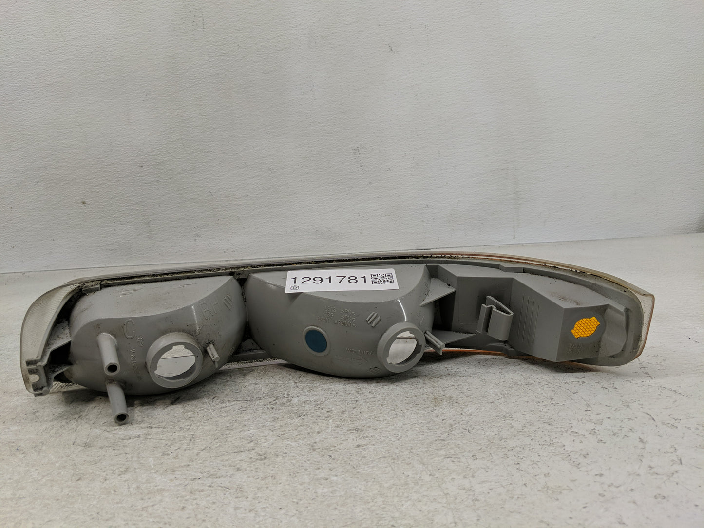 1999-2002 Chevrolet Silverado 1500 Passenger Right Oem Front Light Lamp - Oemusedautoparts1.com