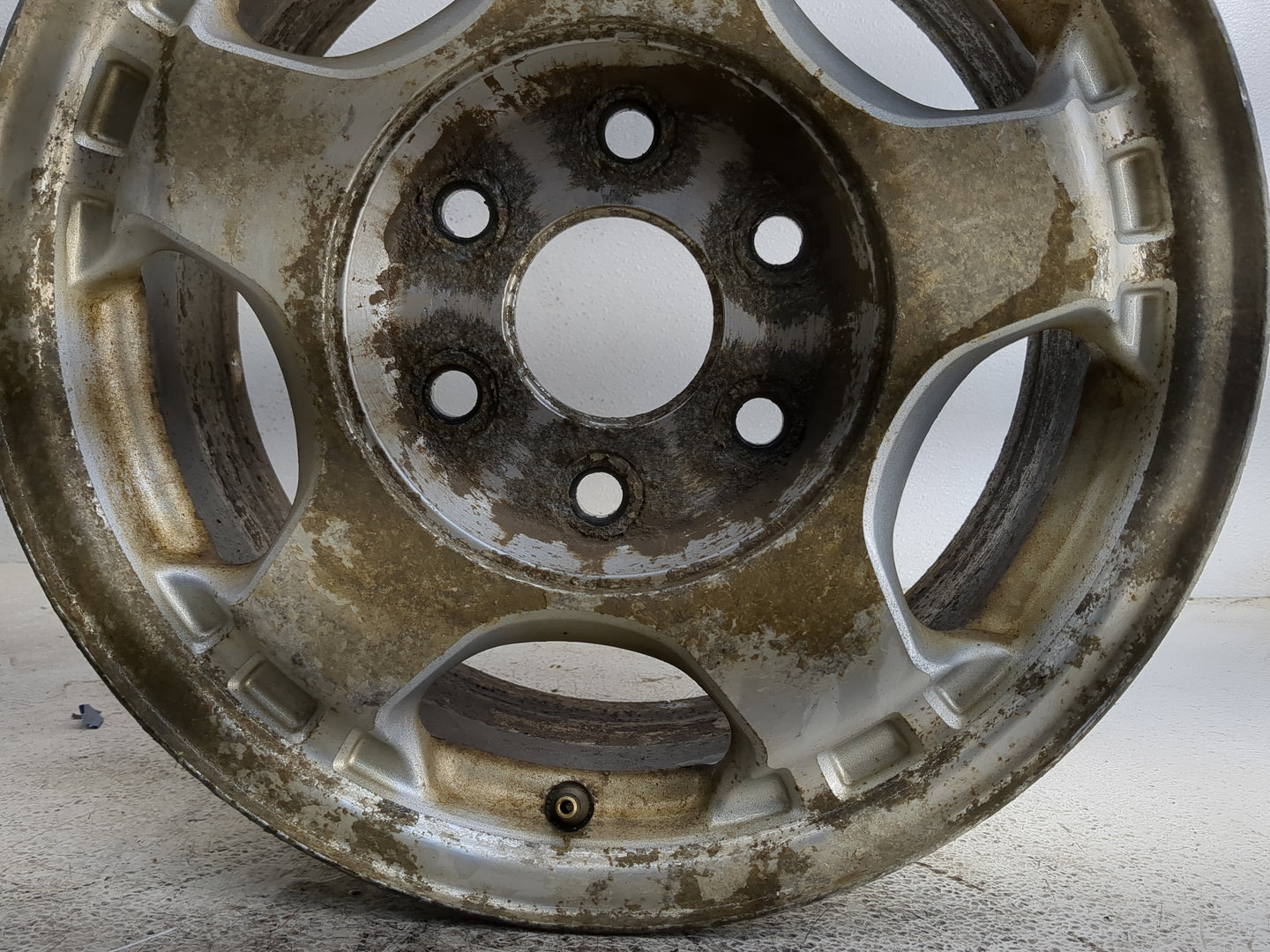 1999-2002 Chevrolet Silverado 1500 Oem Wheel Rim 1373856 - Oemusedautoparts1.com