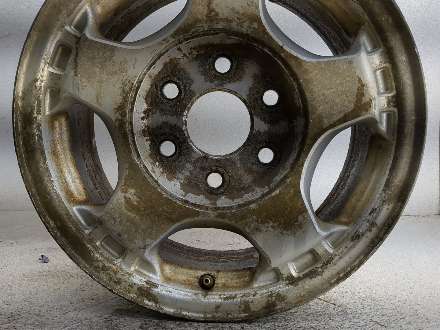 1999-2002 Chevrolet Silverado 1500 Oem Wheel Rim 1373856 - Oemusedautoparts1.com