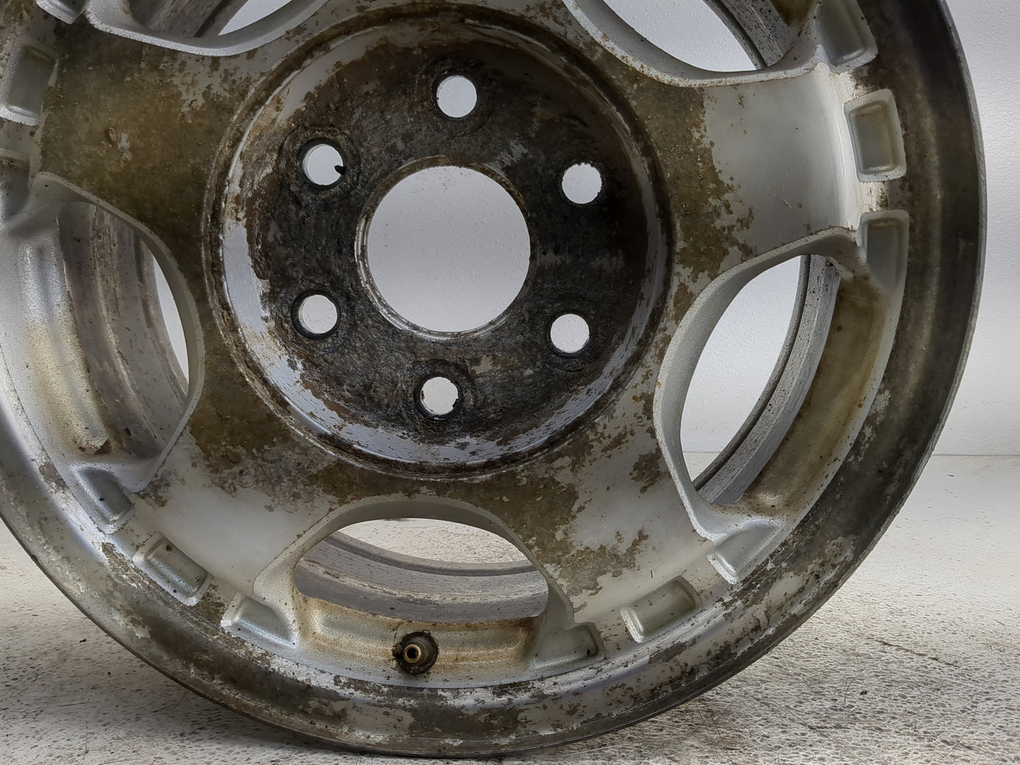 1999-2002 Chevrolet Silverado 1500 Oem Wheel Rim 1373858 - Oemusedautoparts1.com