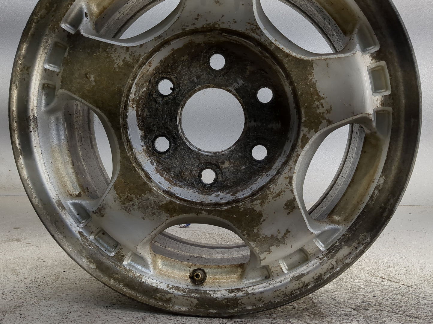 1999-2002 Chevrolet Silverado 1500 Oem Wheel Rim 1373858 - Oemusedautoparts1.com