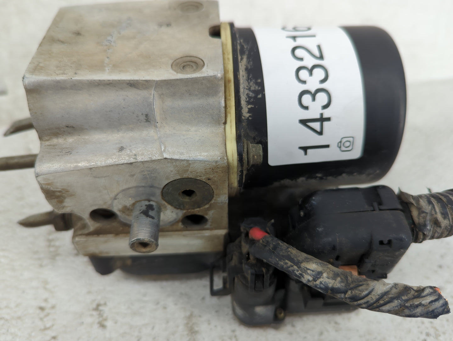 1999-2002 Chevrolet Silverado 1500 ABS Pump Control Module Replacement Fits Fits 1999 2000 2001 2002 OEM Used Auto Parts - O