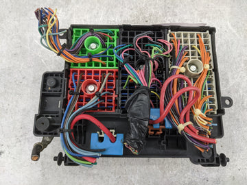 2000-2002 Chevrolet Silverado 1500 Fusebox Fuse Box Panel Relay Module P/N:15328806-05 Fits Fits 2000 2001 2002 OEM Used Aut
