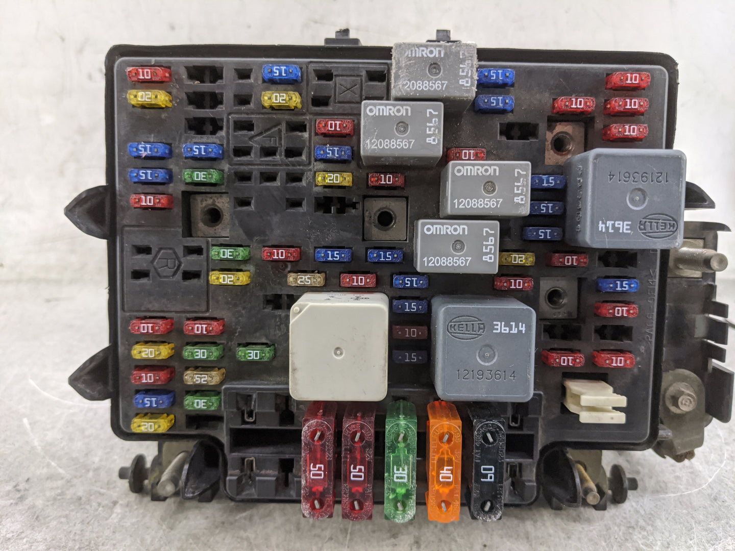 2000-2002 Chevrolet Silverado 1500 Fusebox Fuse Box Panel Relay Module P/N:15328806-05 Fits Fits 2000 2001 2002 OEM Used Aut